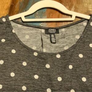 🌸🌸 Jones New York Gray and White Polka Dot Top